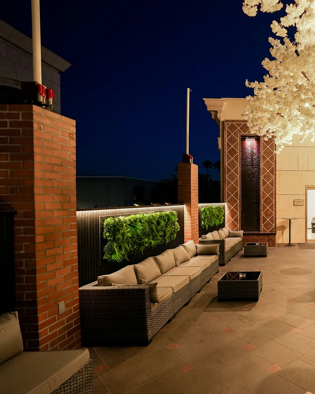 Hallmark-Ballroom-Mobile-Gallery-20_01